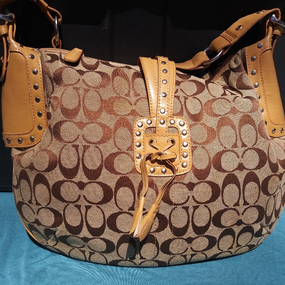 Assorted purses - Picture 9 of 16